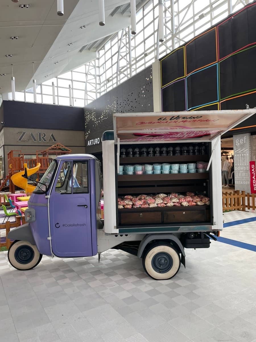 Carrito de algodón de azúcar en un evento
