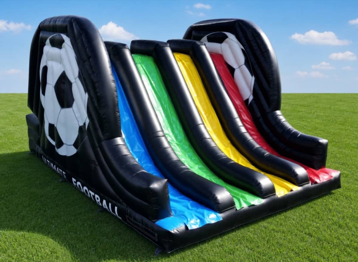 Tobogán inflable temático de fútbol