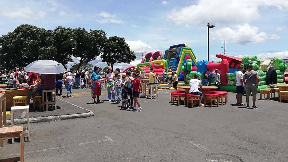 Evento en una feria comunitaria